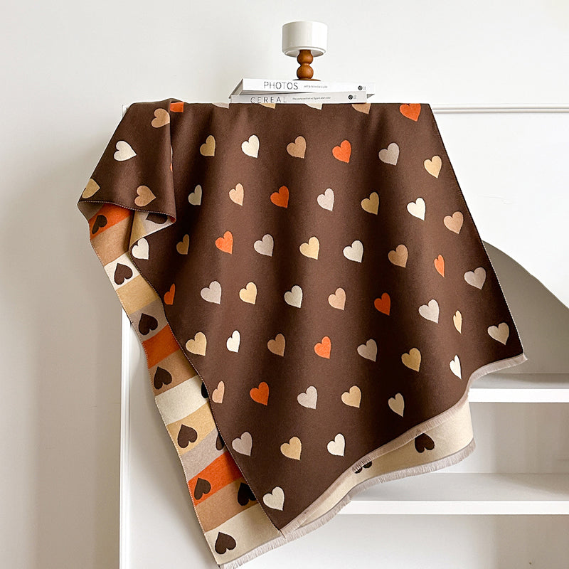 Bufanda para mujer con estampado de corazones y flecos