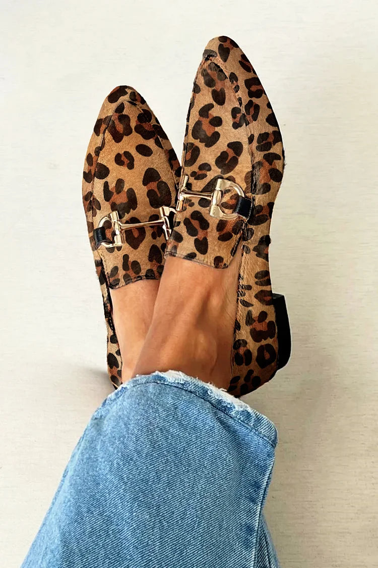 MOCASÍN CON DETALLE METÁLICO
