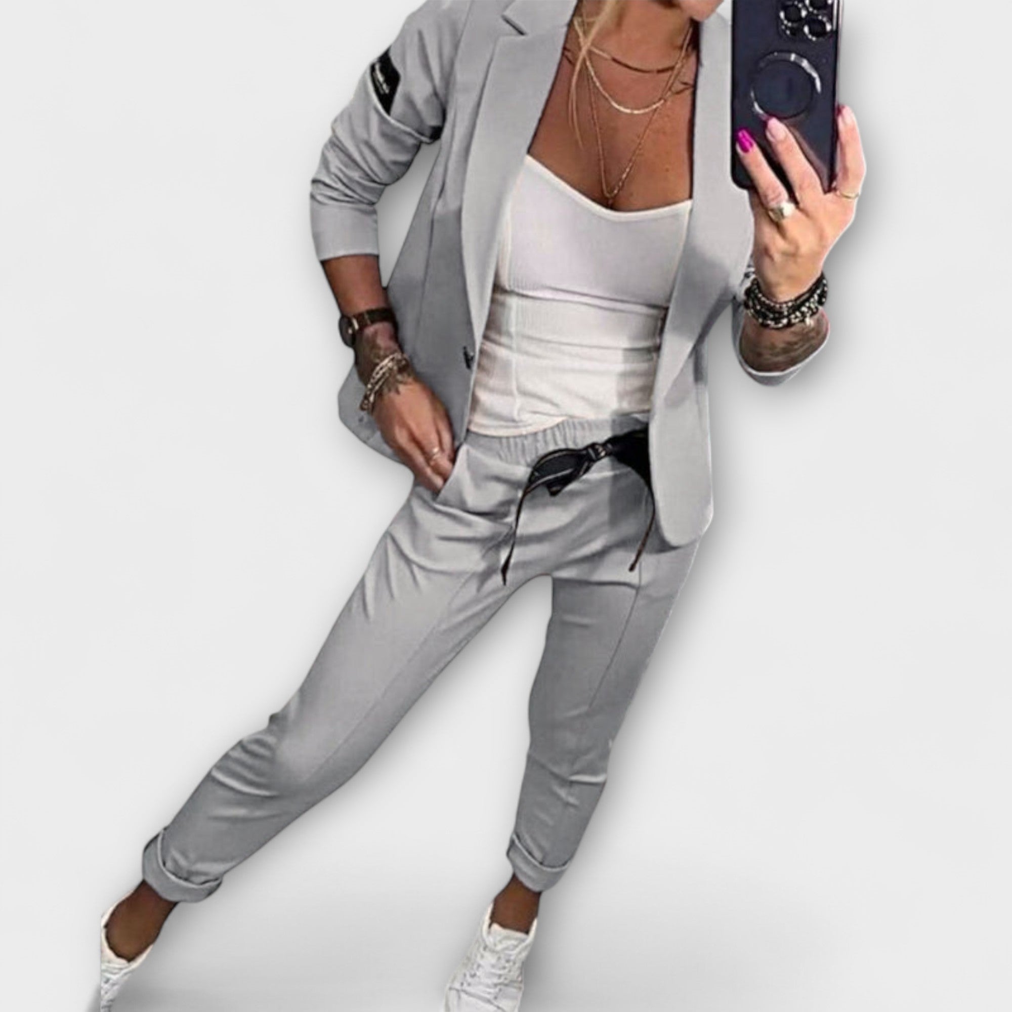 Annie | Conjunto elegante de blusa, chaqueta y pantalones.