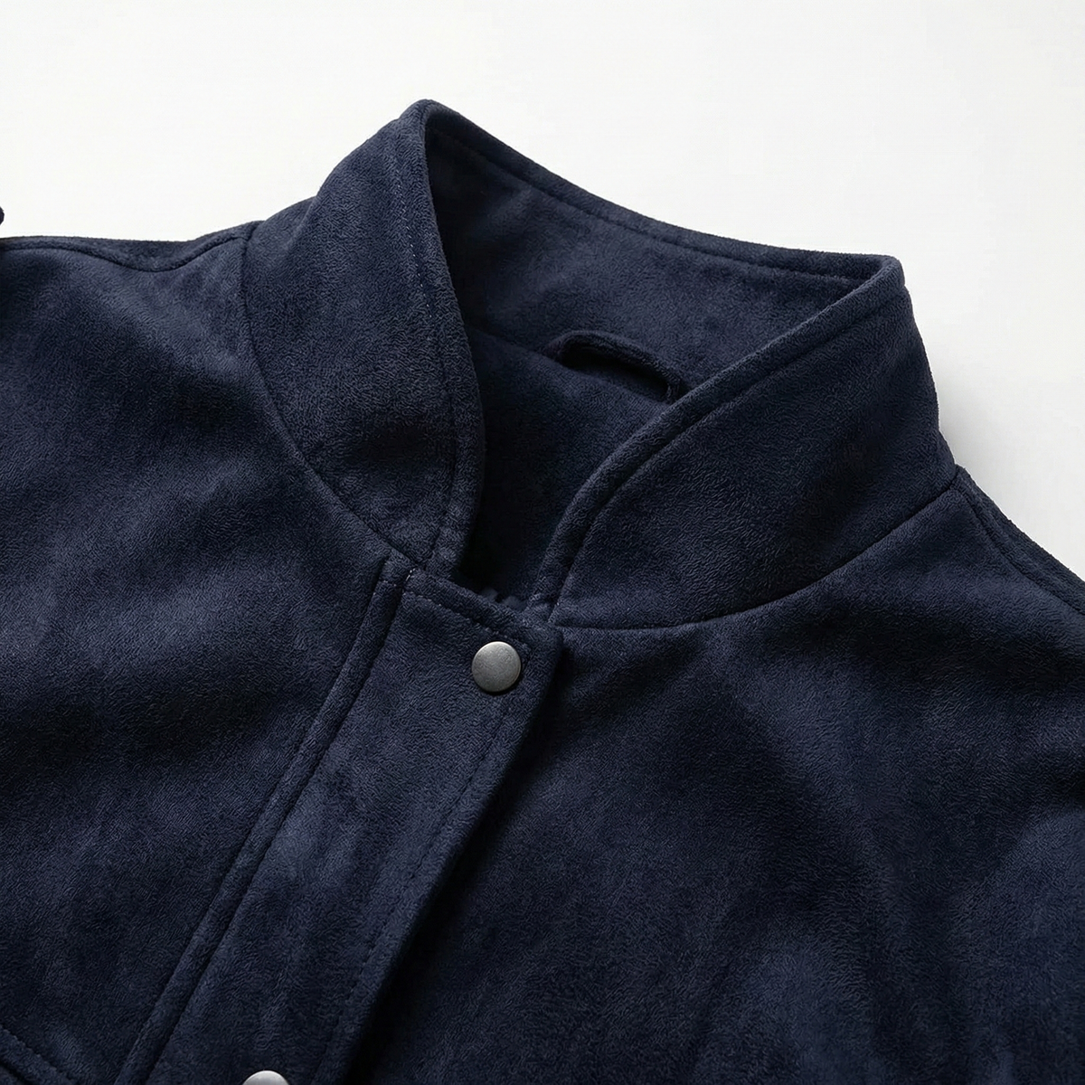 Veste pour femme en suédine, boutonnage simple et poches spacieuses