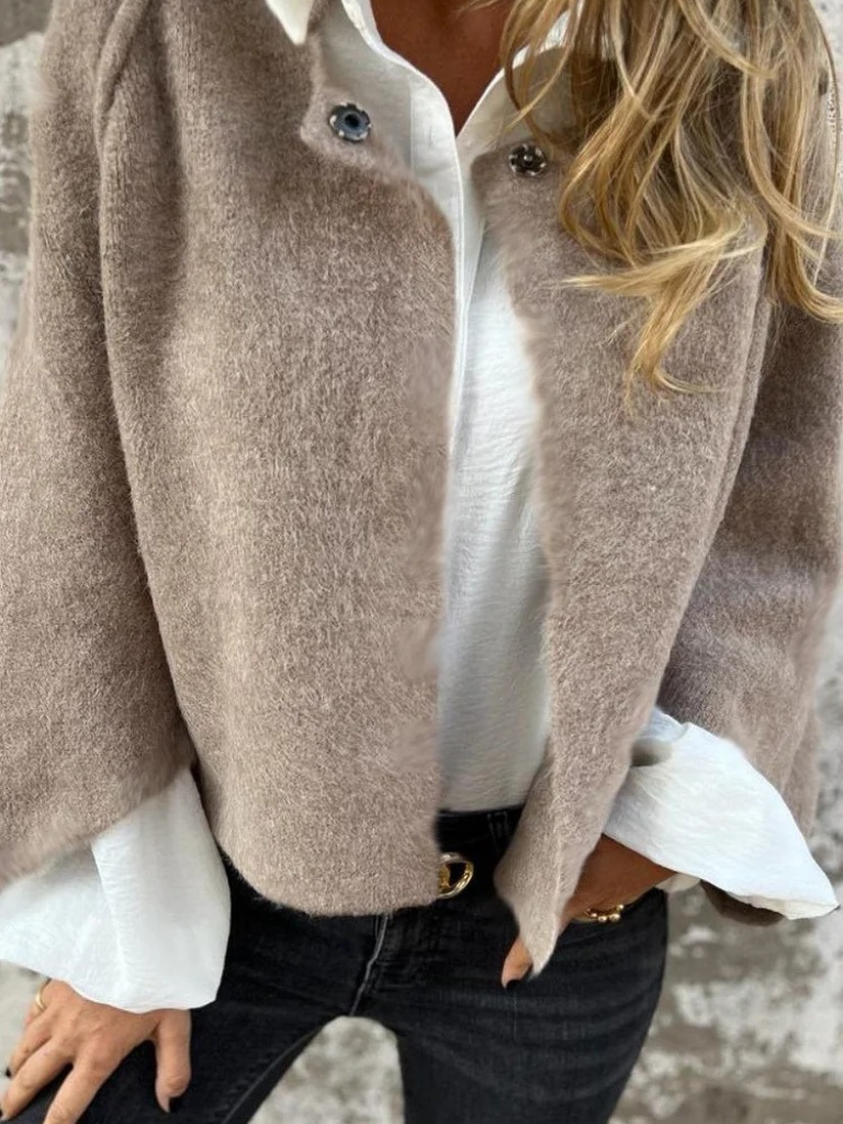 VIVIENNE PRACHT STRICKJACKE