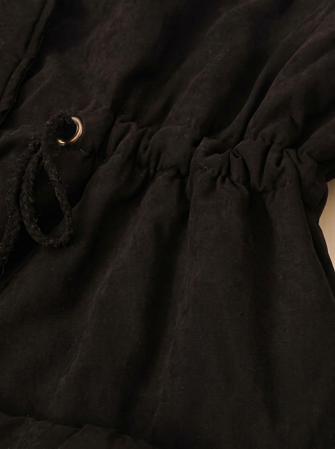 Parka da donna di media lunghezza con collo in pelliccia sintetica