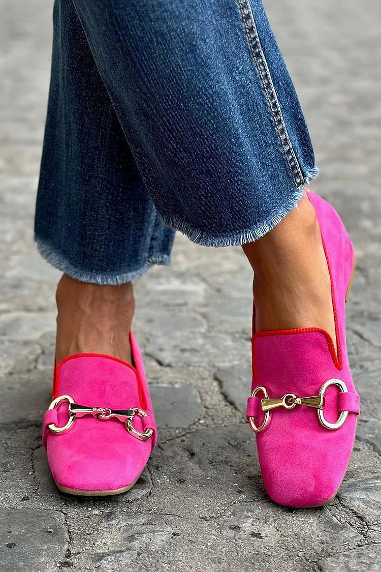 MOCASÍN FLUORESCENTE CON DETALLE METÁLICO
