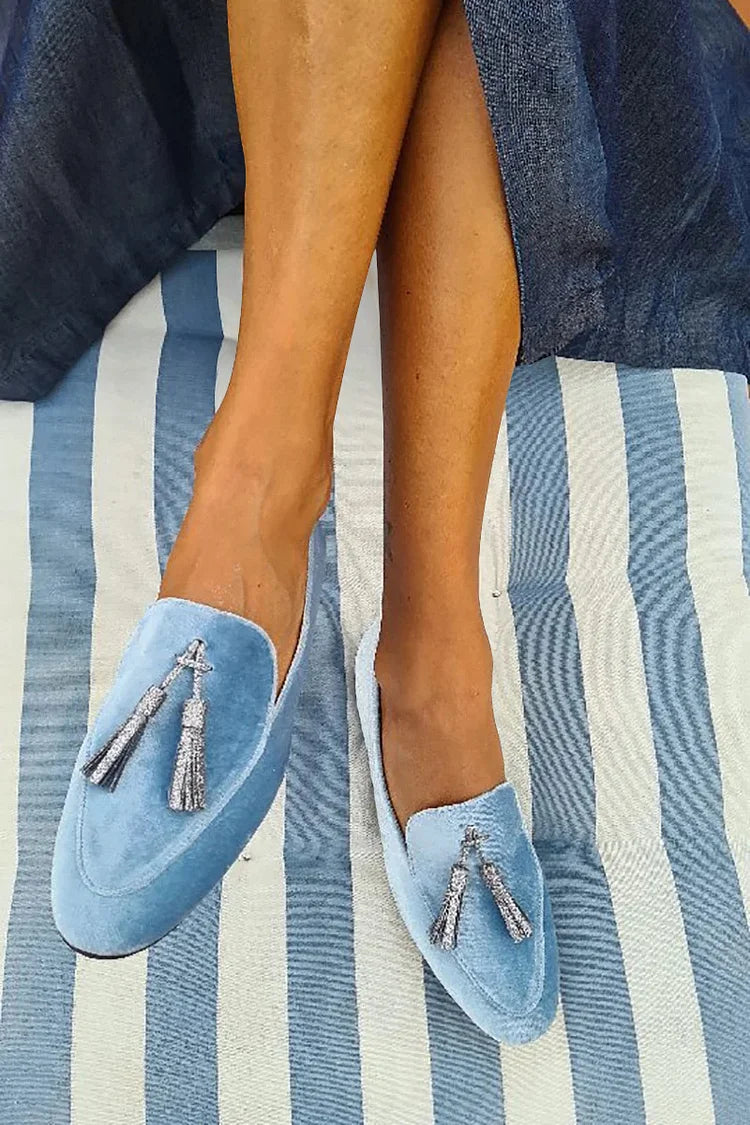 ZAPATILLA CON BORLA DE PLATA