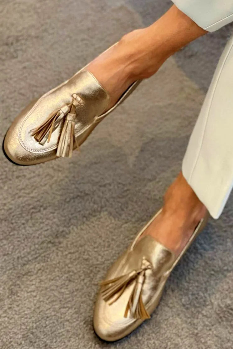MOCASÍN DORADO CON BORLAS