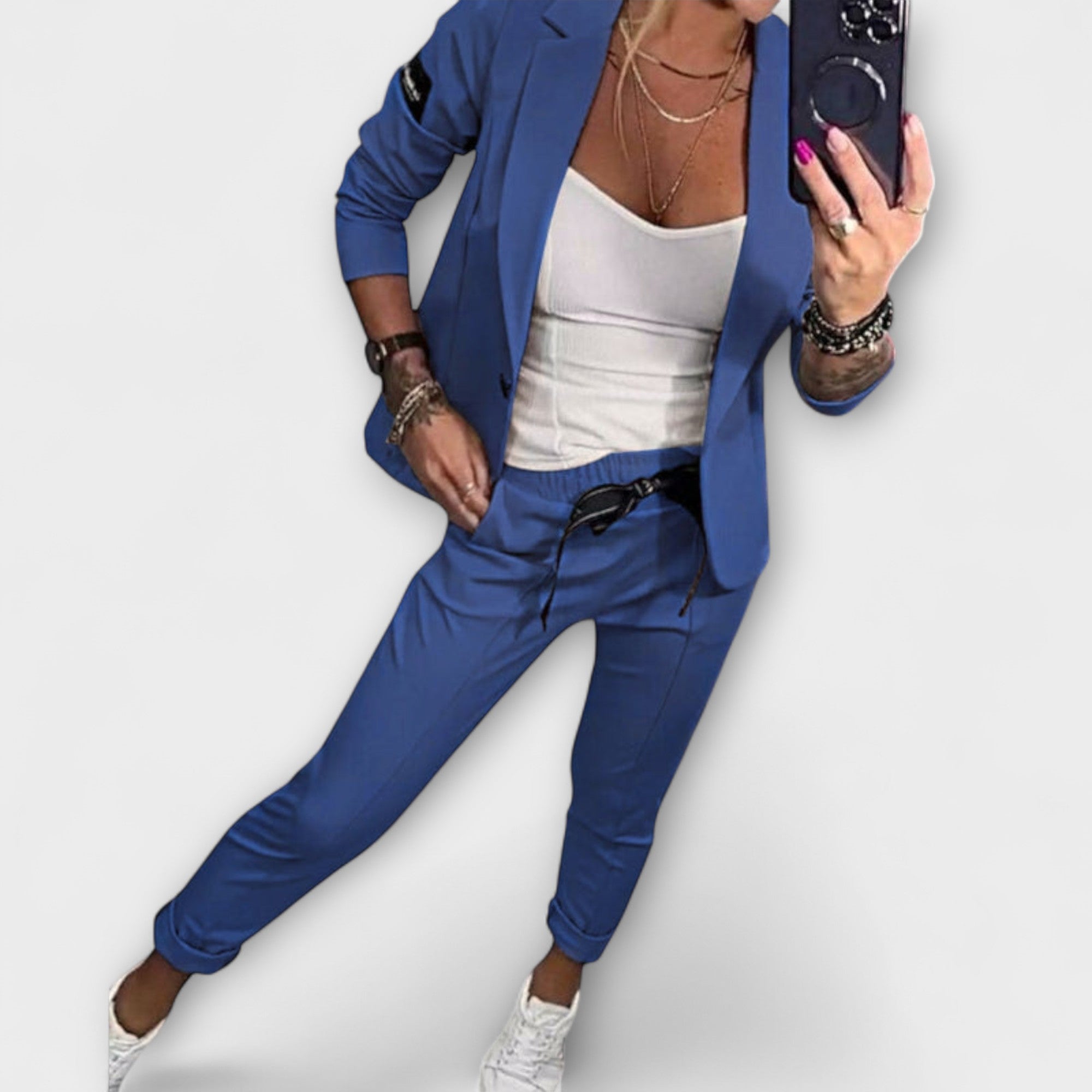 Annie | Conjunto elegante de blusa, chaqueta y pantalones.