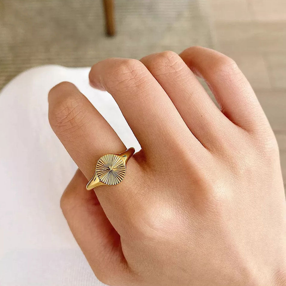 Clara | Sonnenstrahl-Ring 18K Gold