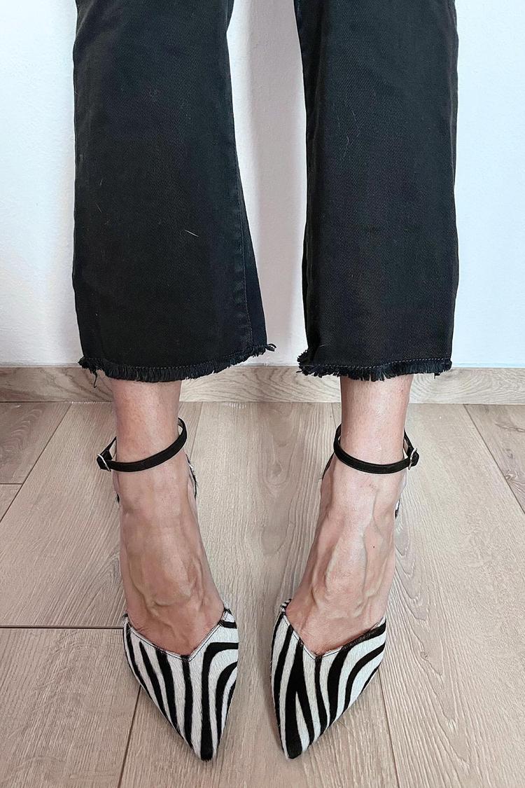 SCARPE CON TACCO A STAMPA ZEBRATA E CINTURINO ALLA CAVIGLIA