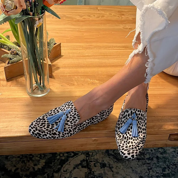 MOCASINES CON PUNTOS Y BORLA AZUL