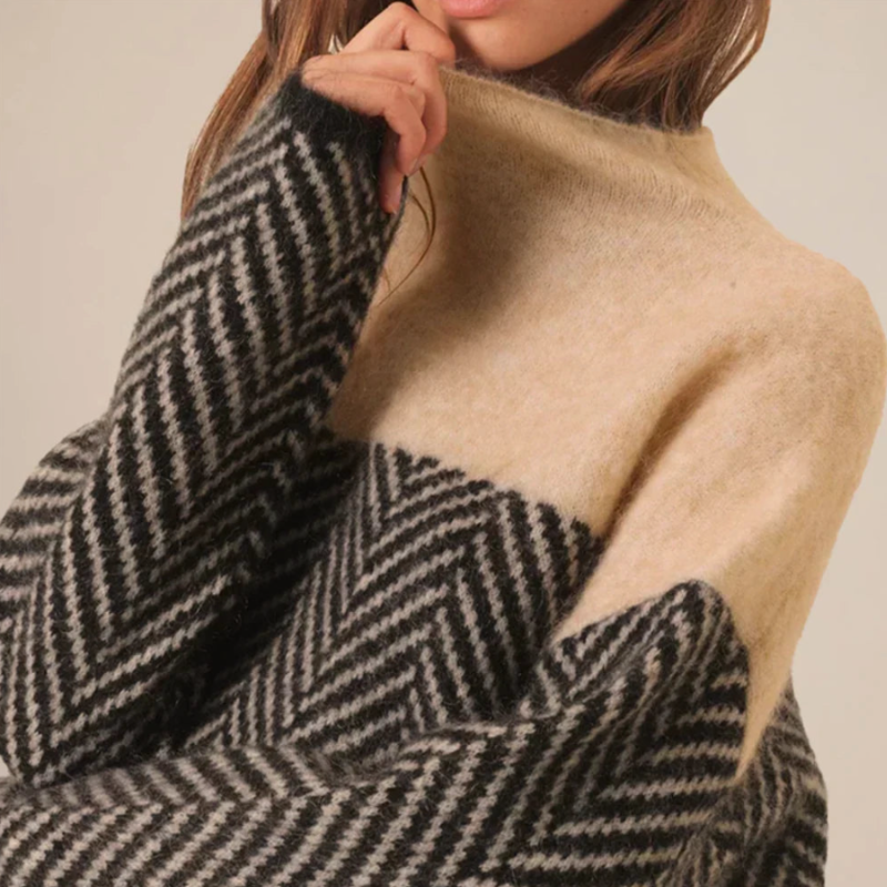 Zoe - Chic Sweater