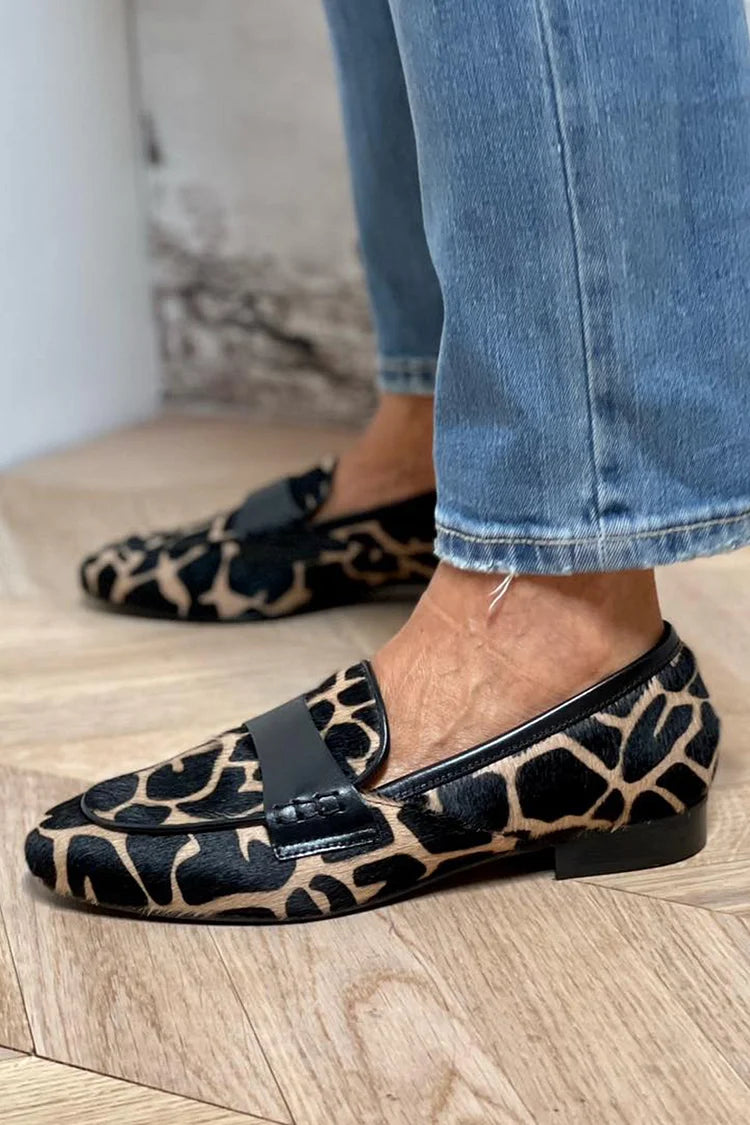 MOCASÍN CON ESTAMPADO ANIMAL Y DETALLE ELEGANTE