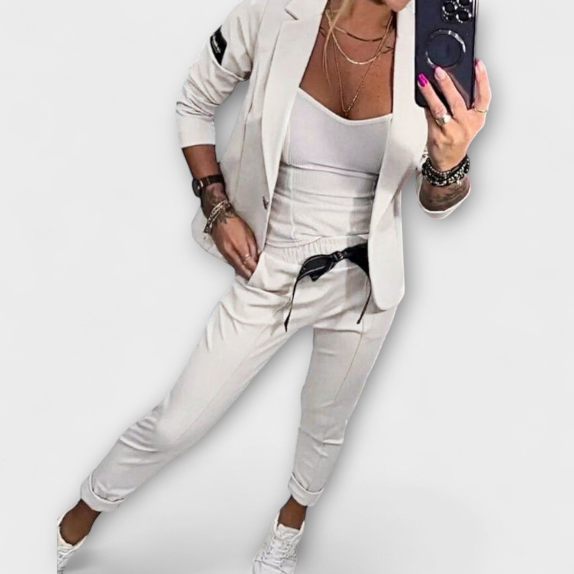 Annie | Conjunto elegante de blusa, chaqueta y pantalones.