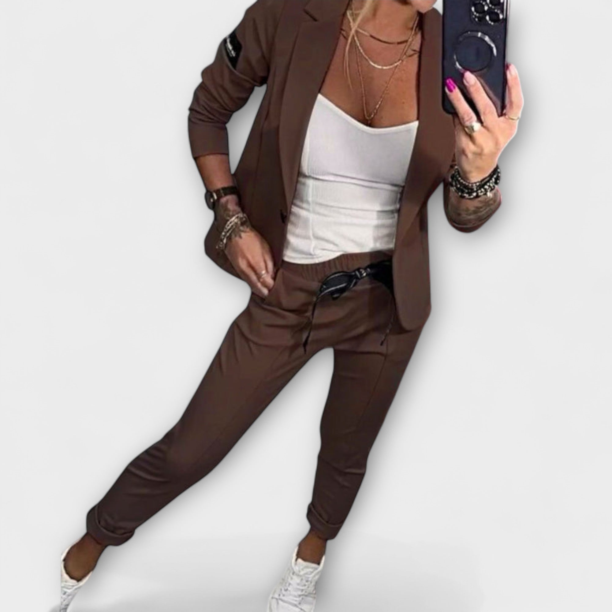 Annie | Conjunto elegante de blusa, chaqueta y pantalones.
