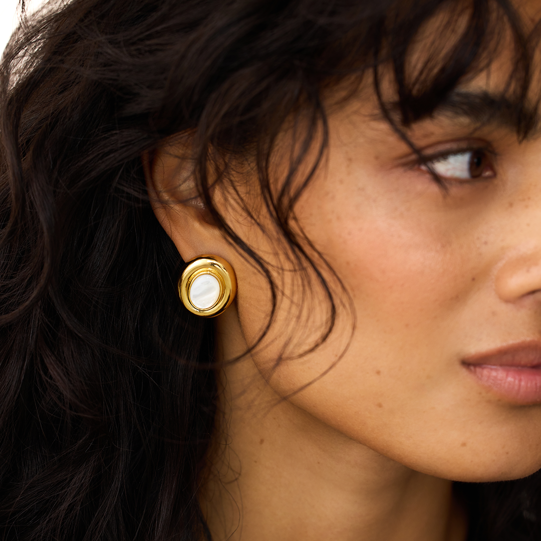 Clara | Orecchini a perno in oro 18k