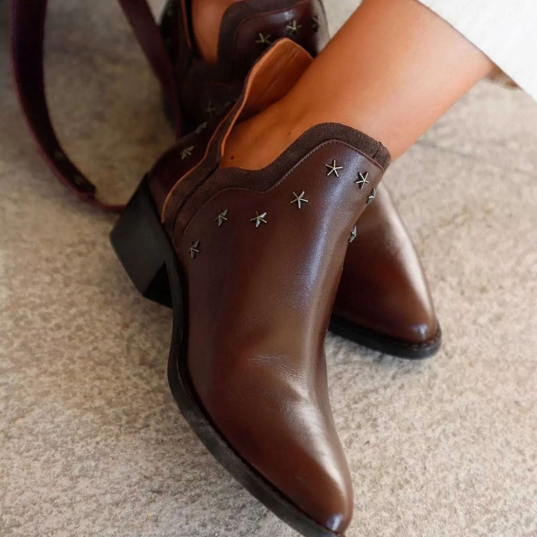 WESTERNSTIEFEL MIT NIETEN
