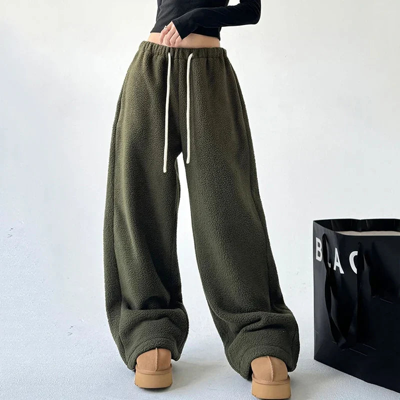 Women's Fleece Jogger Pants with Wide Cut