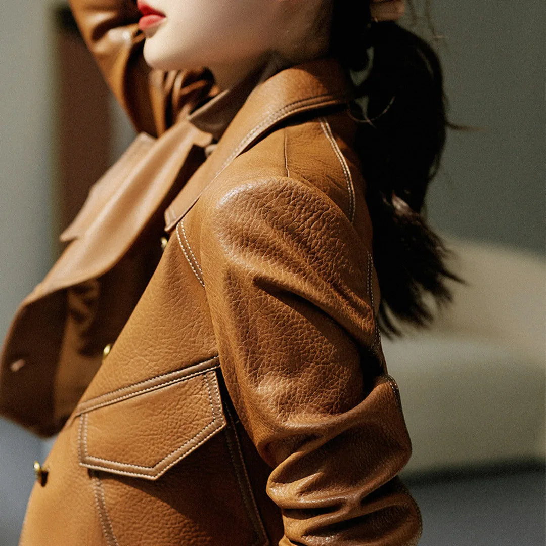 Blazer court en similicuir pour femme, col à revers et détails de coutures