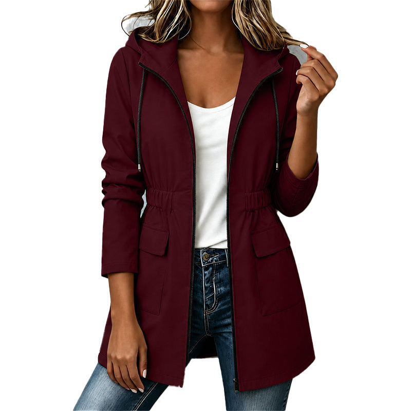 Chaqueta impermeable entallada para mujer con capucha