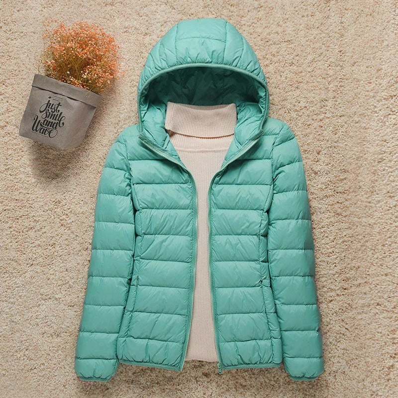 Chaqueta acolchada de plumón para mujer con capucha